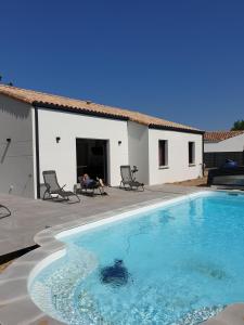 Maison de vacances Holiday home with private pool 2 Bis Rue Des Armoises 85160 Saint-Jean-de-Monts Pays de la Loire