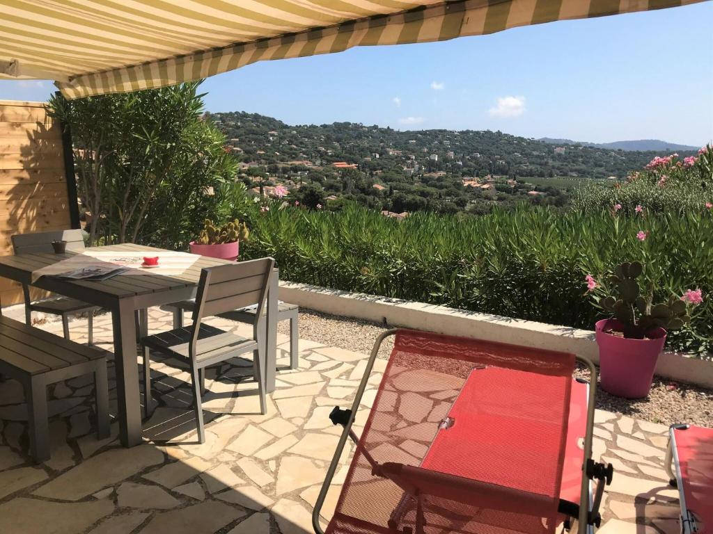 Holiday home with private terrace and sea view, La Croix Valmer 84, rue Sabrina, 83420 La Croix-Valmer