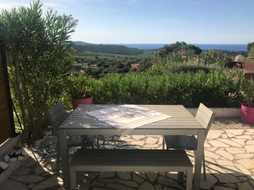 Holiday home with private terrace and sea view, La Croix Valmer