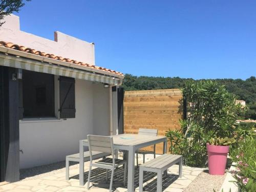 Holiday home with private terrace and sea view, La Croix Valmer