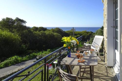 Holiday home with sea view, Plouhinec