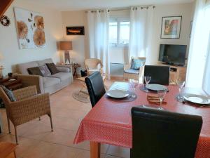Holiday home with sea views, Plounéour-Brignogan-Plages