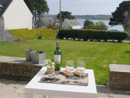 Holiday home with sea views, Roscanvel