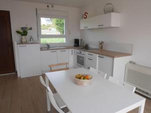 Holiday home with sea views, Roscanvel