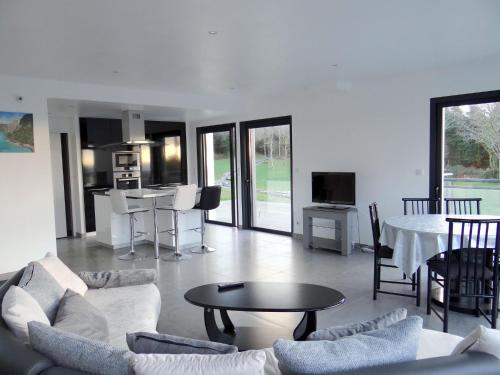 Holiday home with sea views, St Nic