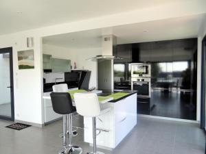 Holiday home with sea views, St Nic