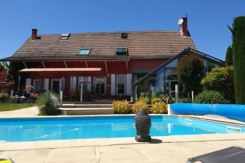 Holiday home with Swim P & private bond Burgundy