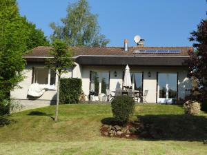 Maison de vacances Holiday house in Auvergne surrounded by a large and beautiful garden  03440 Chavenon Auvergne