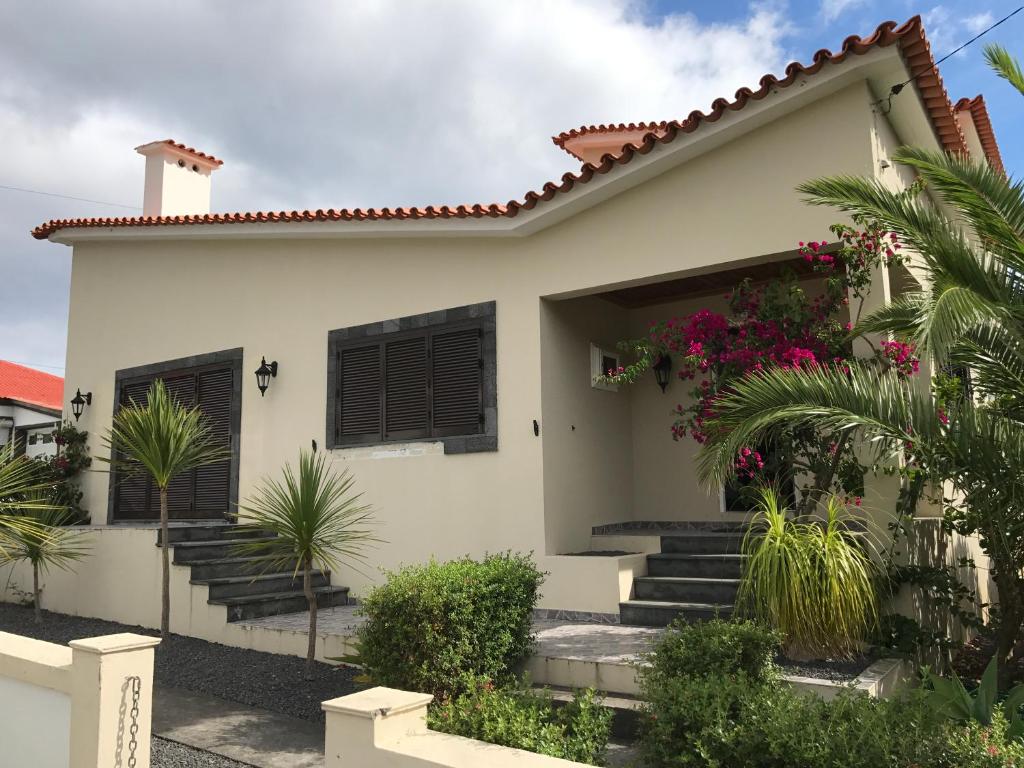Maison de vacances Holiday House, São Roque do Pico Rua Poeta Almeida Firmino No. 6 9940-367 Cais do Pico