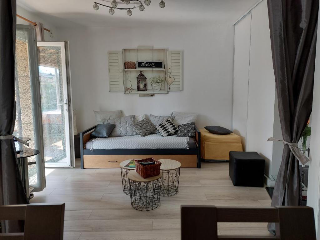 Maison de vacances Home tranquille dans la cité du mimosa - Axelle Loc'Appart 136 Rue Léo Brun 06210 Mandelieu-la-Napoule