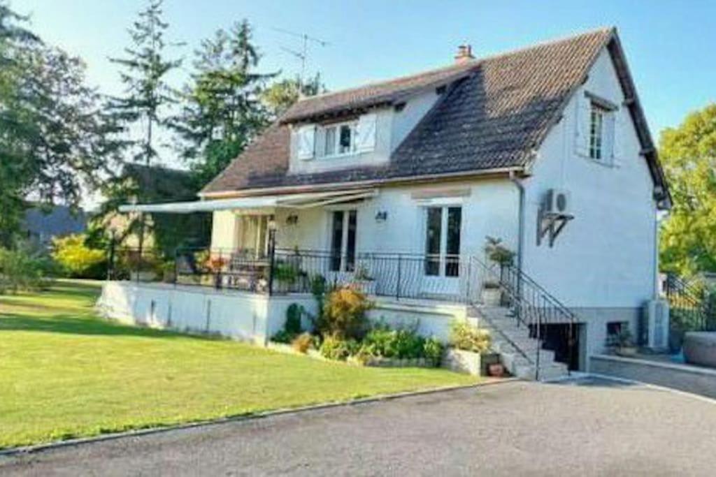 Honey Home Cottage : A Warm Welcome dans le Loiret 4 Place de l'Église, 45300 Bouzenville-aux-Bois