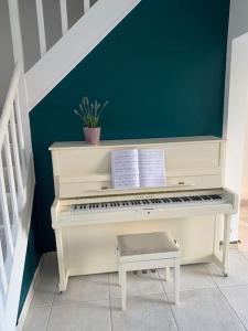 Maison de vacances Honey Home Cottage : A Warm Welcome dans le Loiret 4 Place de l'Église 45300 Bouzenville-aux-Bois -1