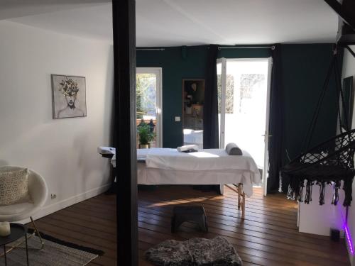 Honfleur centre ville avec garage privé accés salon massage