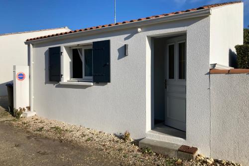 House at the end of a dead end street in Perigny