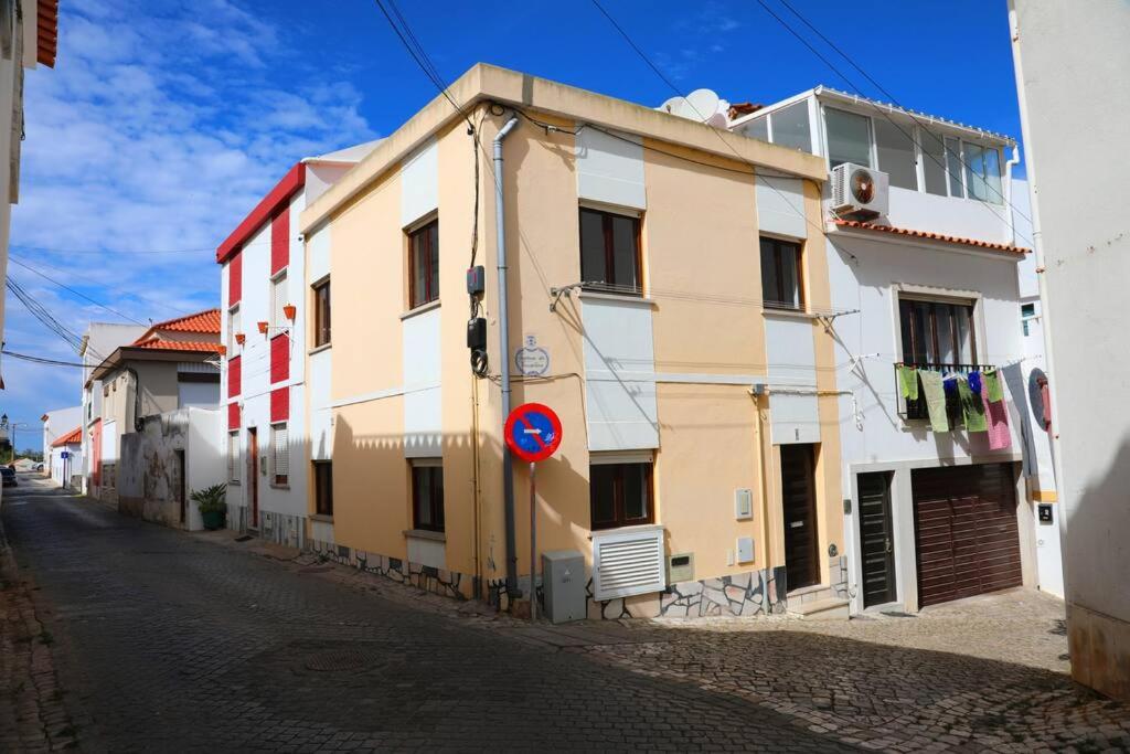 House in the historic area of Lourinhã Travessa dos Crisântemos, 8, 2530-173 Lourinhã