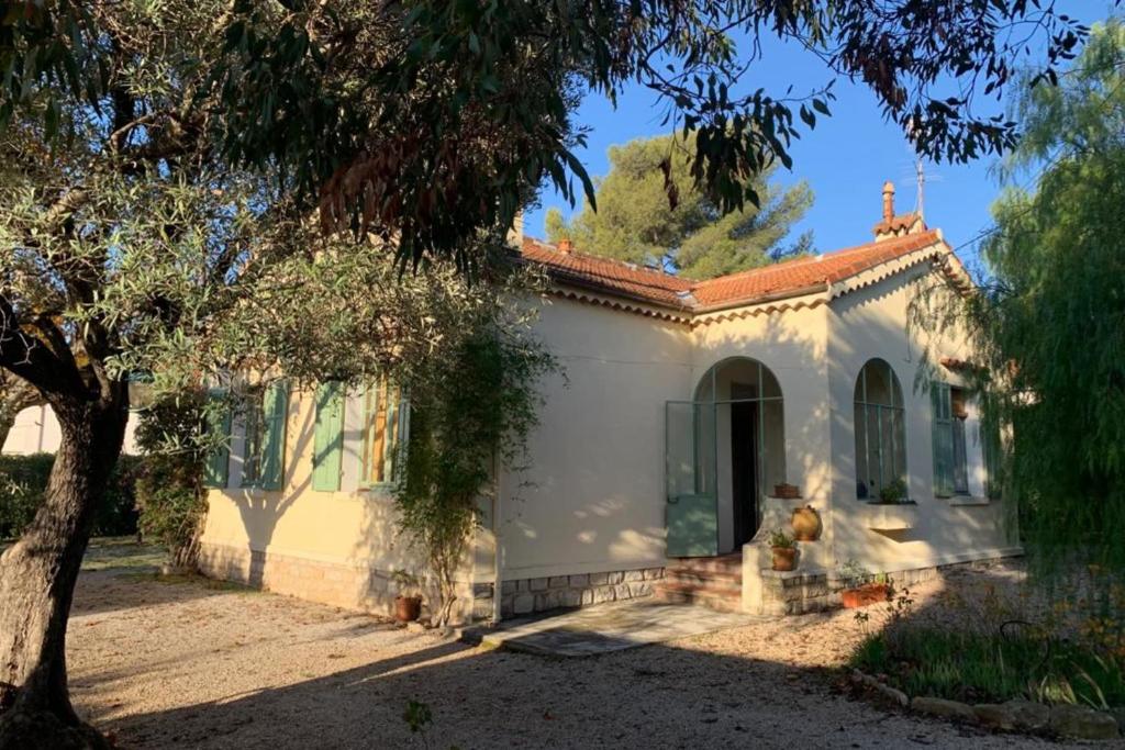 House \ 15 Avenue des Acacias, 13600 La Ciotat