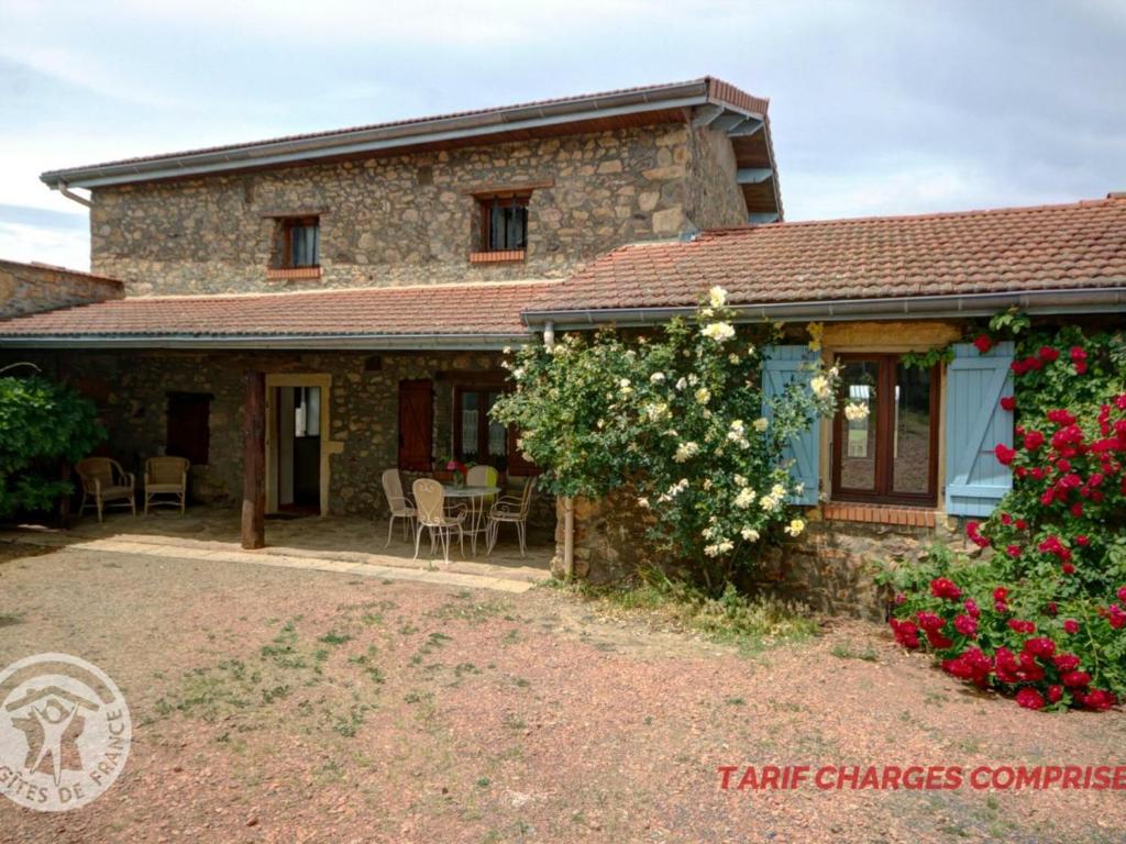 Maison de vacances House Les vieilles cours Les vieilles cours 42840 Montagny