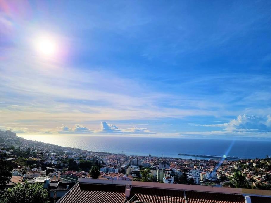 House with great Sea View, Parking & Barbecue 13 Caminho dos Saltos, 9050-219 Funchal