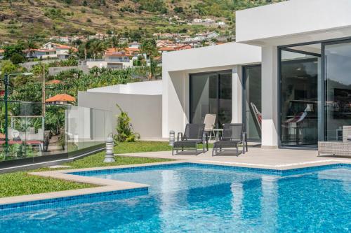 House with pool and sea view Pearl of Calheta