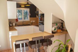 House with small pool near the center of Aix