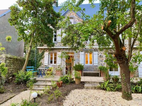 Hübsches Landhaus der Familie mit eigenem Garten