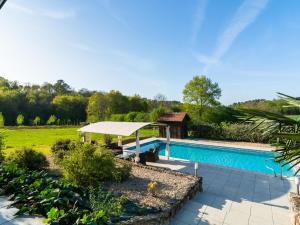 Maison de vacances Huge Holiday Home in Aquitaine with Private Swimming Pool  24170 Larzac Aquitaine