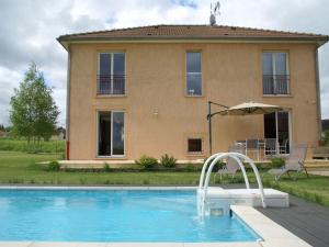 Huge Holiday Home in Lotharingen with Private Swimming Pool