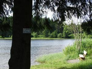 Hüttenflair am See mit Kamin
