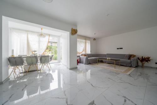 ID 7027 - Private House