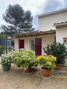« Idabella » Studio neuf dans villa avec jardin à la campagne.
