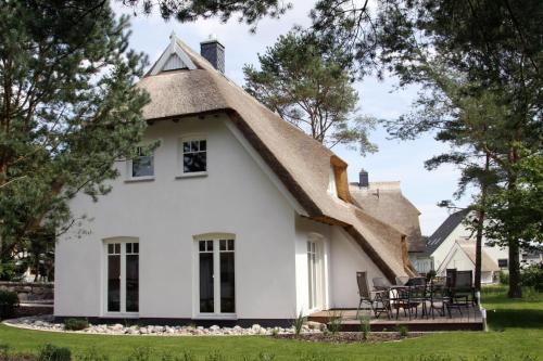 Idylle unterm Reet - Reetdachhäuser am Walde