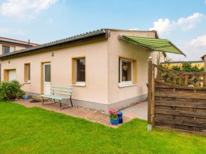 Idyllic Bungalow in Pepelow with Garden near Seabeach