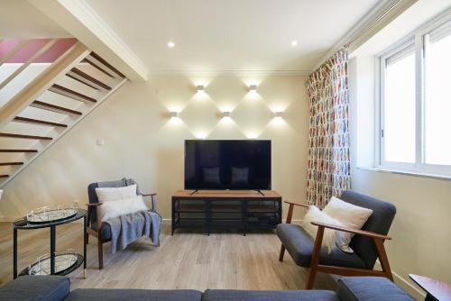 In Bed with Lisbon - Weza Villa