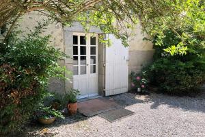 Independent cottage with swimming pool and tennis