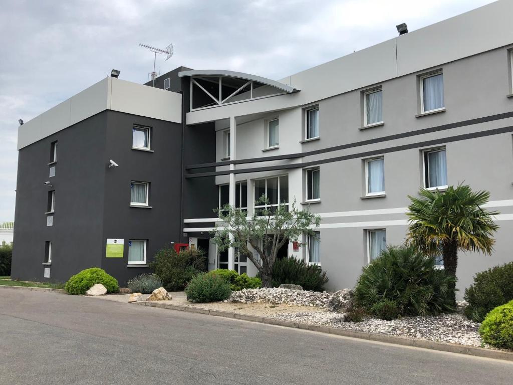 Inviting Bungalow in Ploemel with Swimming Pool 56400 Ploemel