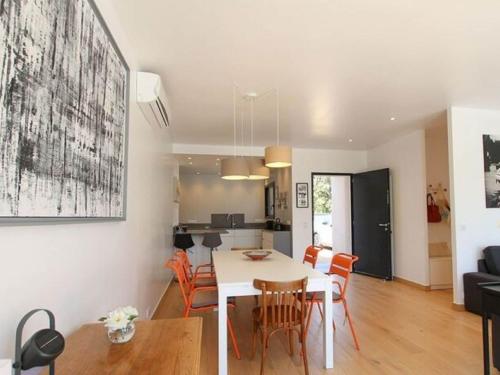 Inviting holiday home in Grimaud with private pool