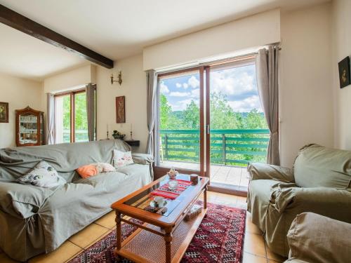 Inviting holiday home in Miremont with garden