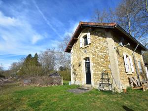 Maison de vacances Inviting Holiday Home in Montaron with Garden  58250 Montaron Bourgogne