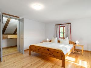 Inviting Holiday Home in Neunburg with private garden