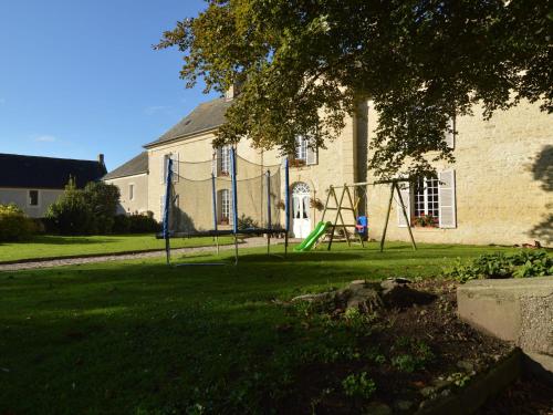 Inviting Holiday Home in Osmanville with Fenced Garden