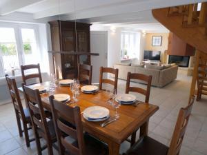 Inviting holiday home in Plogoff with fenced garden