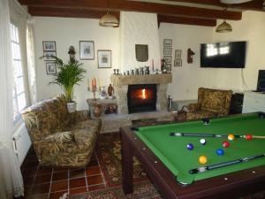 Maison de vacances Jacuzzi, billiards and fireplace, semi-detached house, Sibiril  29250 Sibiril Bretagne