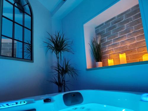 Jacuzzi privatif dans maison de village au calme