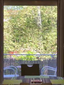 Jaures Home