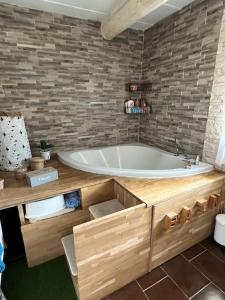 Joli Mas de ville avec piscine (22 couchages)