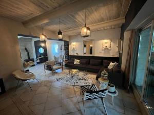 Joli Mas de ville avec piscine (22 couchages)