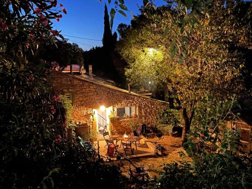 Jolie annexe du mas dans le cœur de la garrigue nîmoise