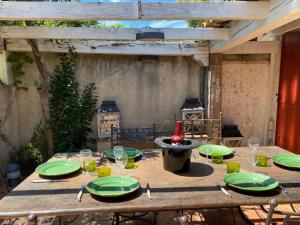 Jolie maison avec Jacuzzi - Place des Lices à 350m