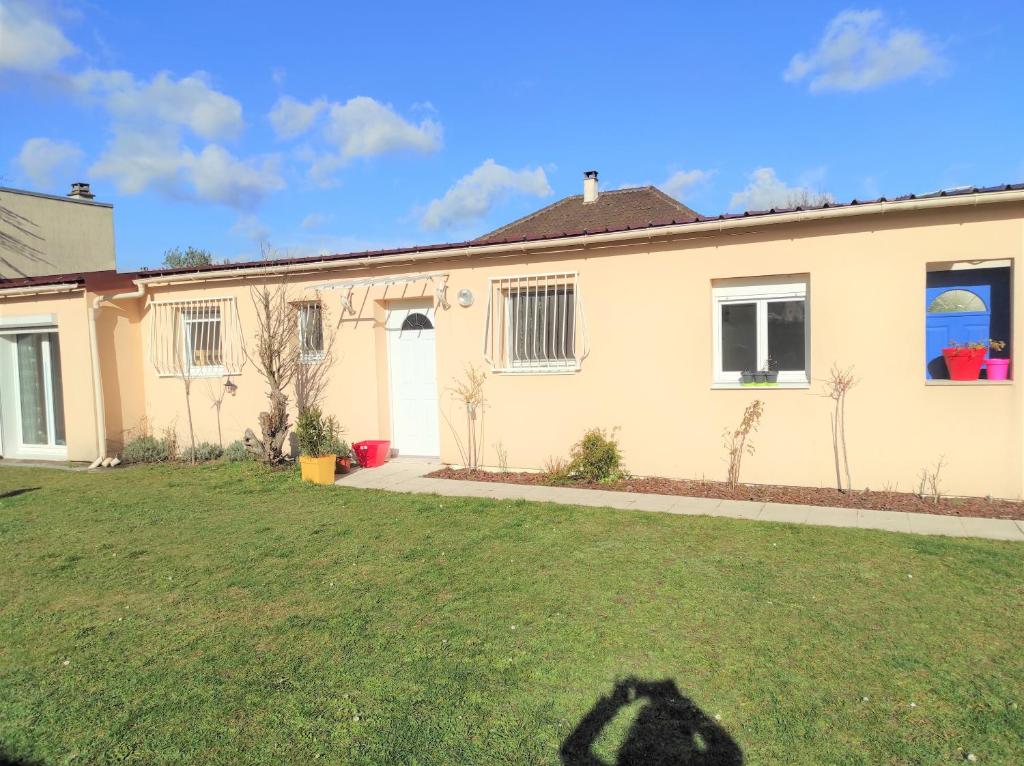 Maison de vacances Jolie maison avec jardin proche de Paris et Disney 17 Avenue Lalande 77500 Chelles