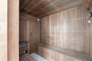 Jolie maison avec piscine intérieure et sauna